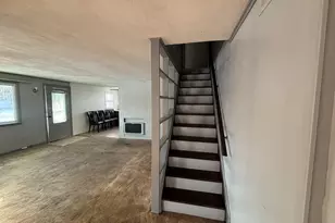 34 Seaver Cir, Bridgeport, CT 06606 - Photo 8