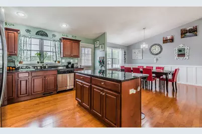 4 Wintergreen Lane, Naugatuck, CT 06770 - Photo 2
