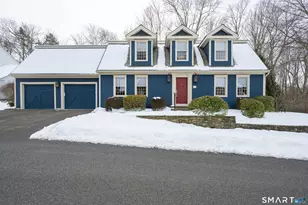 19 Hill View Ln, Woodbury, CT 06798 - Photo 2