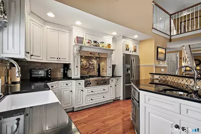 19 Hillview Lane, Woodbury, CT 06798 - Photo 4