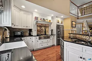 19 Hill View Ln, Woodbury, CT 06798 - Photo 4