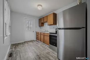 275 Midway Oval, Groton, CT 06340 - Photo 4