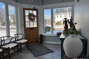 1948 Chapel St, New Haven, CT 06515 - Photo 2