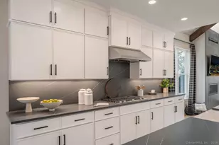 10 Hillcrest Dr, Woodbridge, CT 06525 - Photo 4