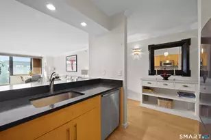 25 Forest St, Stamford, CT 06901 - Photo 4