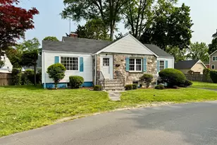 14 Hedge Dr, Norwalk, CT 06851 - Photo 2