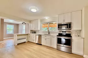 14 Hedge Dr, Norwalk, CT 06851 - Photo 8