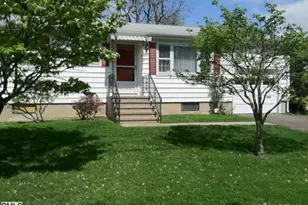 139 James St, Fairfield, CT 06824 - Photo 2