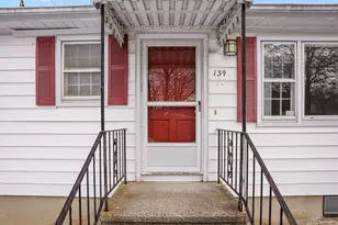 139 James St, Fairfield, CT 06824 - Photo 4