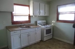 64 8th St, Newington, CT 06111 - Photo 6