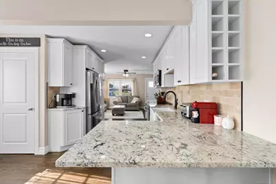 27 Strathmore Road, West Haven, CT 06516 - Photo 2