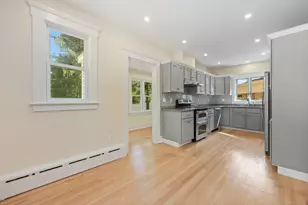 366 Suburban Ave, Fairfield, CT 06825 - Photo 10