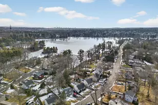 563 Lakeside Dr, Bridgeport, CT 06606 - Photo 2