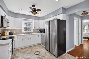 563 Lakeside Dr, Bridgeport, CT 06606 - Photo 12