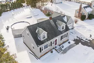 26 Knob Hill Dr, Hamden, CT 06518 - Photo 2