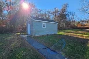 127 Black Point Rd, East Lyme, CT 06357 - Photo 10