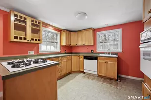 38 St Augustine St, West Hartford, CT 06110 - Photo 12