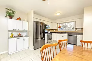 123 Pembroke Ct, Meriden, CT 06450 - Photo 8