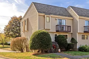 123 Pembroke Ct, Meriden, CT 06450 - Photo 2