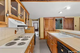 392 Boston Neck Rd, Suffield, CT 06078 - Photo 12