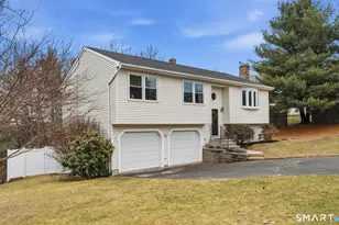 4 Rosewood Ct, Naugatuck, CT 06770 - Photo 2