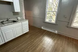 31 Eastwood Ave, Waterbury, CT 06705 - Photo 2