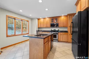 72 Congress Ave, Shelton, CT 06484 - Photo 4