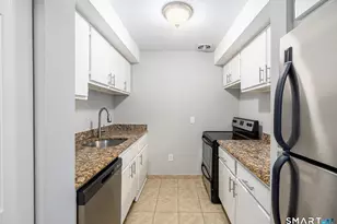 25 Stanley St, West Hartford, CT 06107 - Photo 10