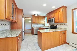 28 Somerset Dr, Windsor, CT 06095 - Photo 4