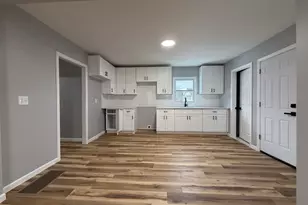 228 Holly St, Bridgeport, CT 06607 - Photo 10