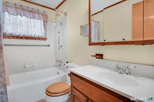 72 Concord Cir, Wethersfield, CT 06109 - Photo 18