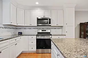 446 Hammerstone Ln, Stratford, CT 06614 - Photo 8