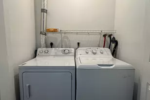 22 Radio Pl, Stamford, CT 06906 - Photo 10