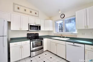 228 Castlewood Dr, Bloomfield, CT 06002 - Photo 12