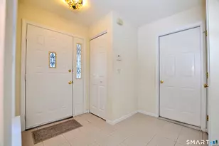 228 Castlewood Dr, Bloomfield, CT 06002 - Photo 2