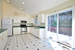 228 Castlewood Dr, Bloomfield, CT 06002 - Photo 10