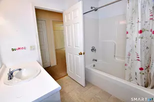 228 Castlewood Dr, Bloomfield, CT 06002 - Photo 18