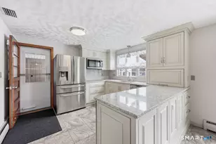 24 Iroquois Rd, Enfield, CT 06082 - Photo 2