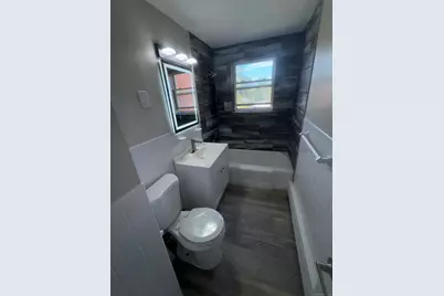 768 New Britain Avenue #Apt 3, Hartford, CT 06106 - Photo 8