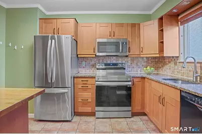 288 Melody Lane, Fairfield, CT 06824 - Photo 4