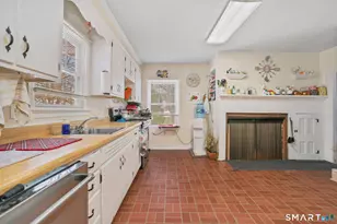 877 White Plains Rd, Trumbull, CT 06611 - Photo 10