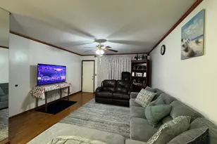 28 Linden Pl, Stamford, CT 06902 - Photo 2