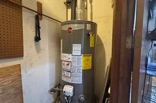 28 Linden Pl, Stamford, CT 06902 - Photo 6