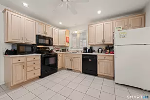 117 Dibble Hollow Ln, Windsor Locks, CT 06096 - Photo 2