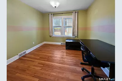 18 Phillips Street, New London, CT 06320 - Photo 20