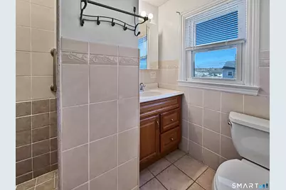 18 Phillips Street, New London, CT 06320 - Photo 24