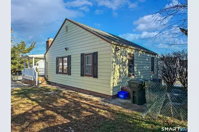 18 Phillips Street, New London, CT 06320 - Photo 8