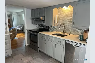 437 Hulls Farm ~carriage House~ Road, Fairfield, CT 06890 - Photo 6