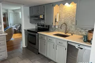 437 Hulls Farm ~carriage House~ Rd, Fairfield, CT 06890 - Photo 6