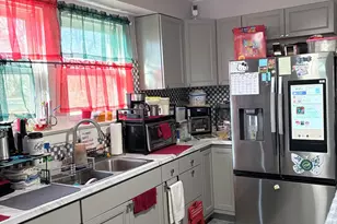 34 Stanley St, Meriden, CT 06450 - Photo 6